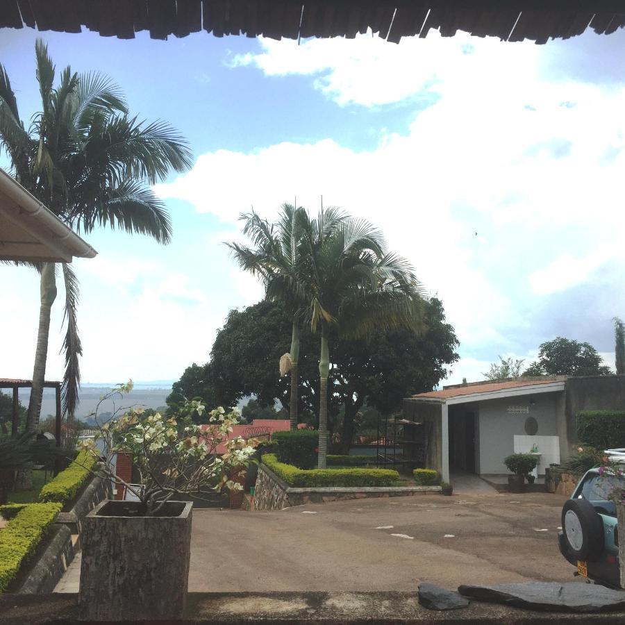 Carpe Diem Guesthouse Entebbe Exteriör bild