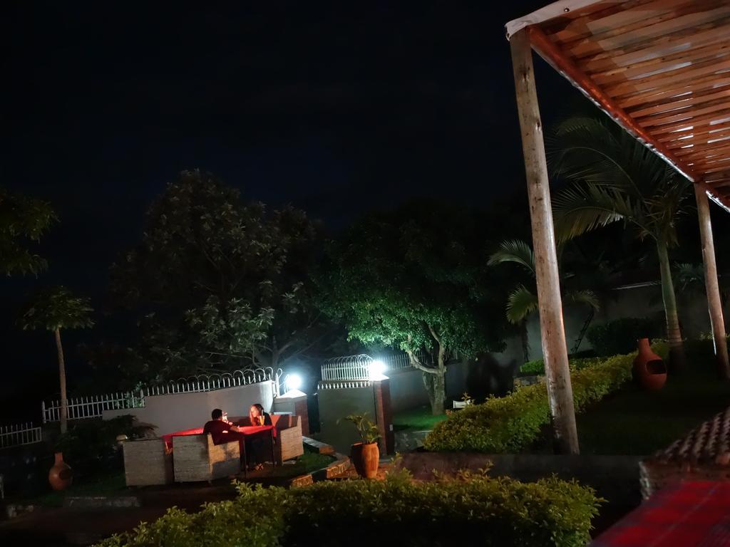 Carpe Diem Guesthouse Entebbe Exteriör bild